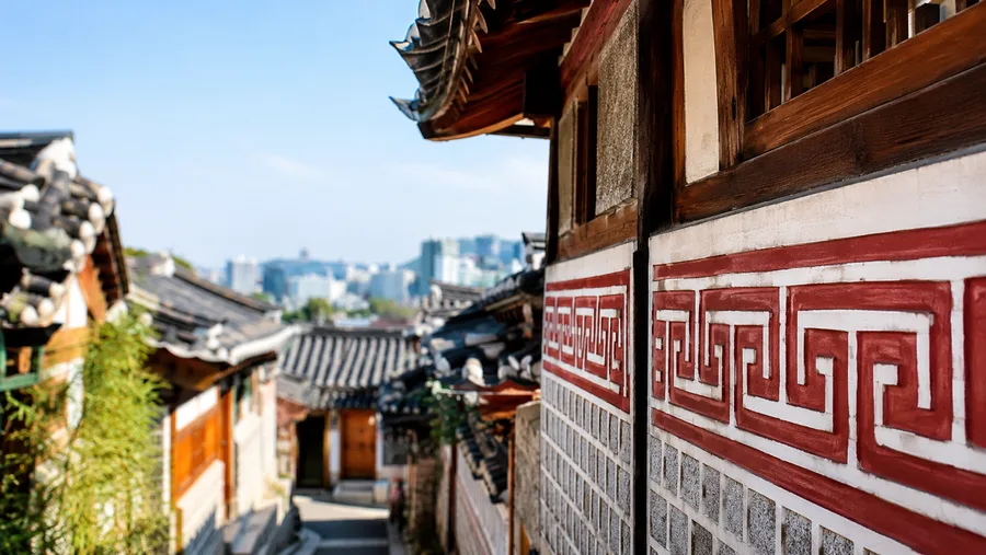 Bukchon Hanok Village Itinerary: Palaces, Insadong & Comparisons